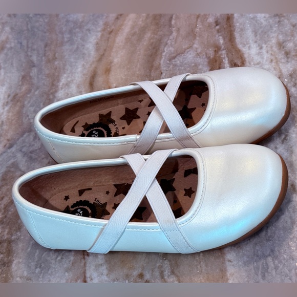 Girls LIVIE & LUCA Aurora white leather ballet flats. Size 13 - Picture 2 of 6